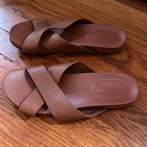 Banana Republic Brown Cross Strap Sandals / Slides Size 7 - Picture 3 of 6